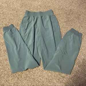 Lulu Wanderer Joggers Size 2